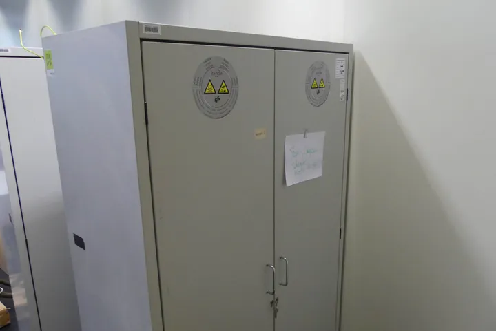 Gefahrenstoffschrank Maße in cm ca.: 120 x 60 x 197
